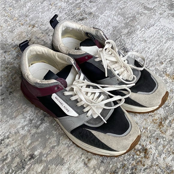 Micheal Kors sneakers M 8.5 - Picture 1 of 8
